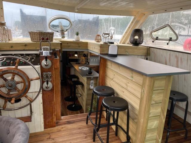Exceptionnel Bateau Maison Reine Mathilde Ouistreham Exteriér fotografie