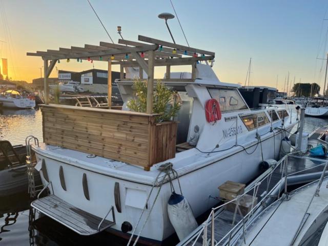 Exceptionnel Bateau Maison Reine Mathilde Ouistreham Exteriér fotografie